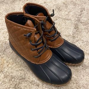 NWOT LUREWILDER SNOW BOOTS